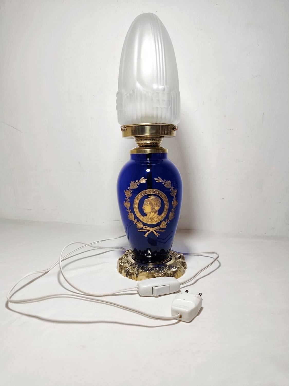 Lámpara de mesa de cristal. España, 1940s.