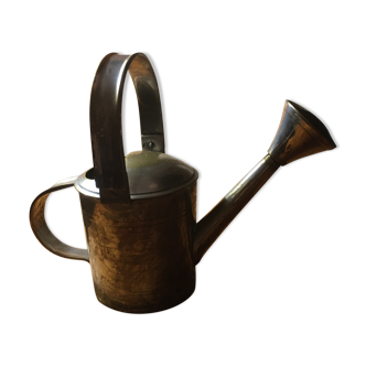 Table watering can