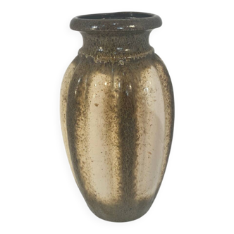 Ceramic vase, 20th century.