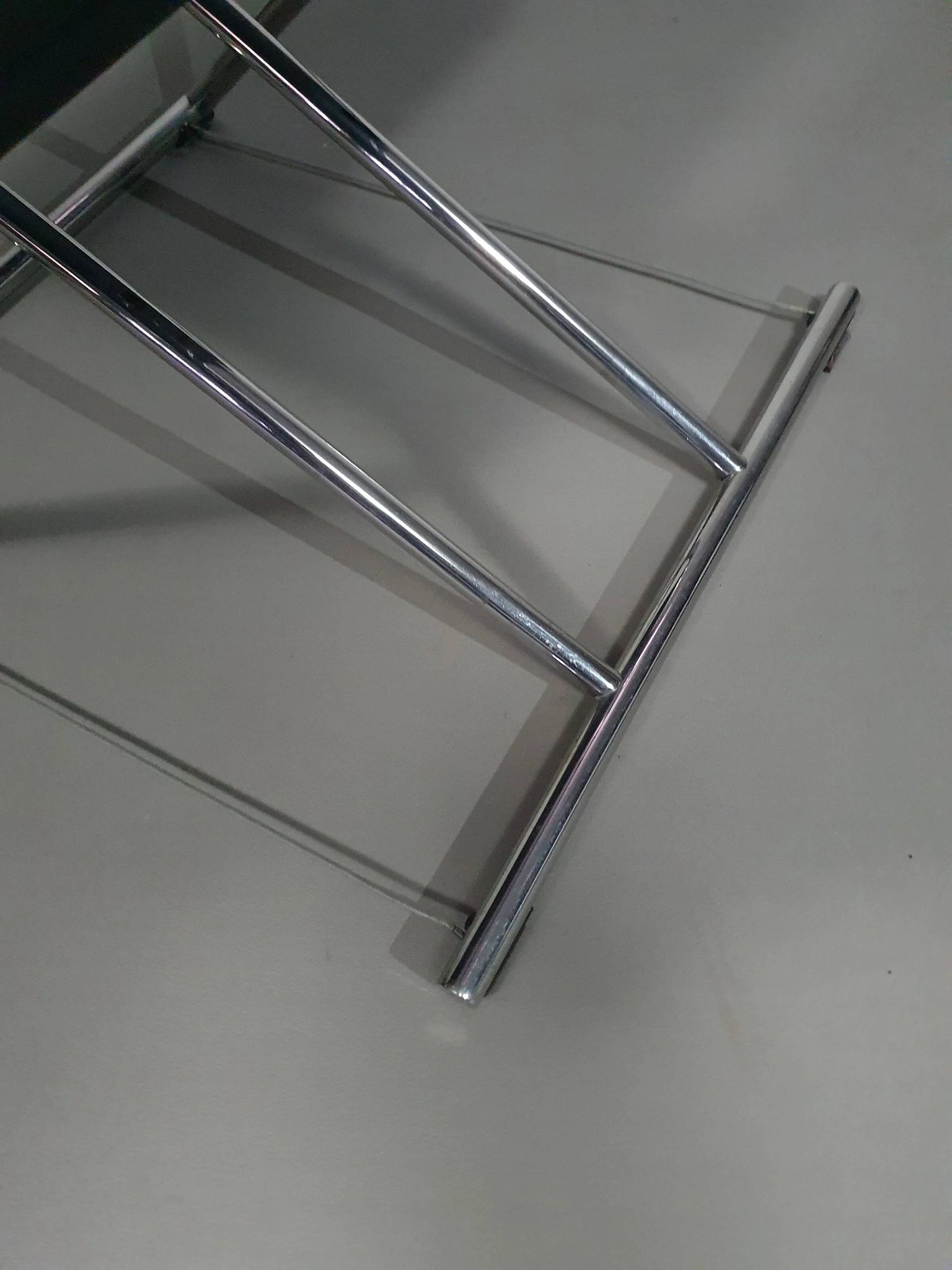 2 chaises pliantes en cuir chromé