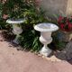 Paire de vases medicis blancs en fonte