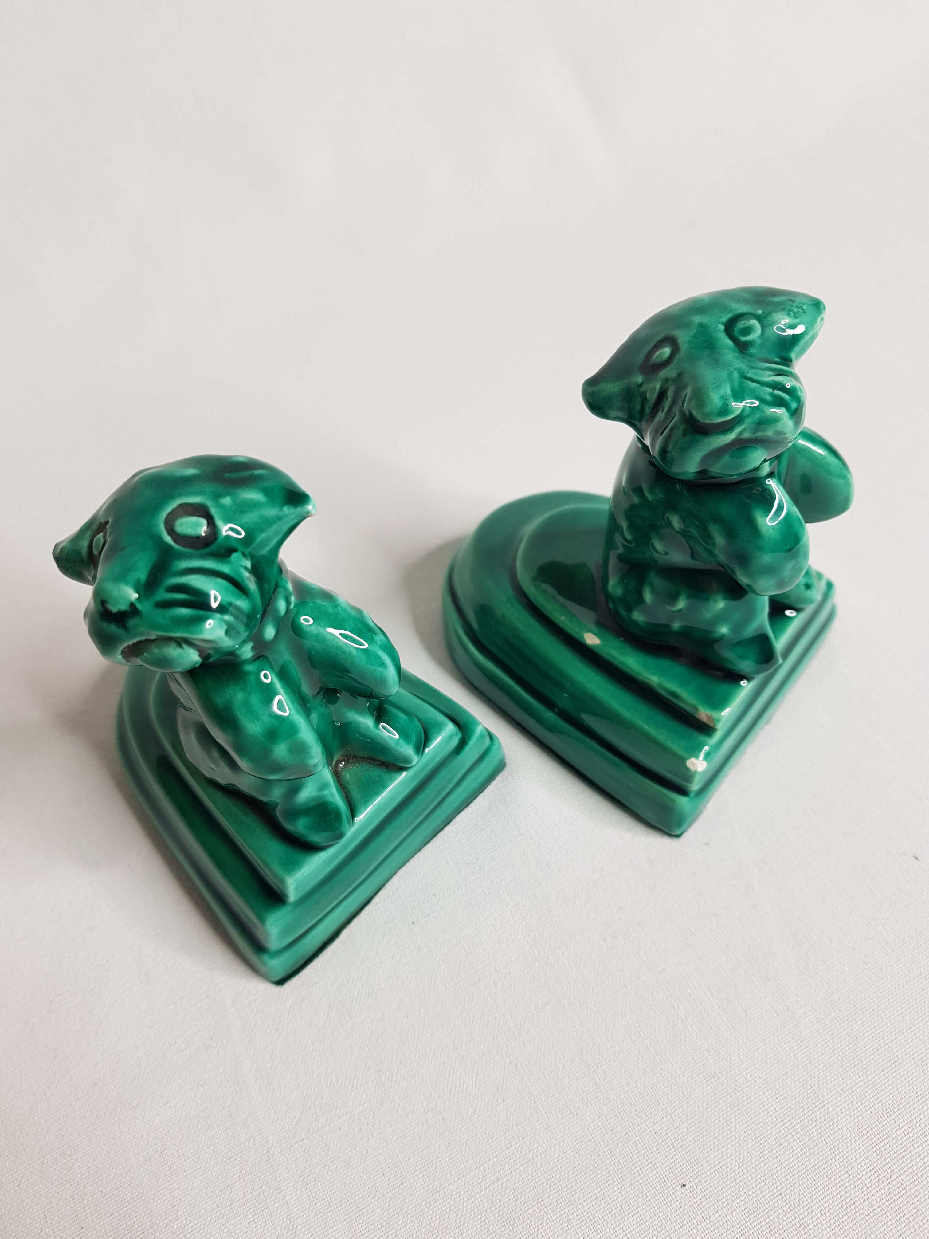 Pair of dog-shaped dog-shaped art deco dogs in green dabbling