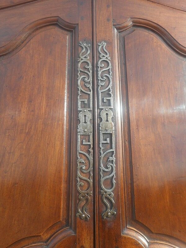 Encadrement et portes de placard louis xv en noyer du xix ème siecle n° 1