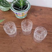 Lot de 3 verres à digestif en cristal taillé