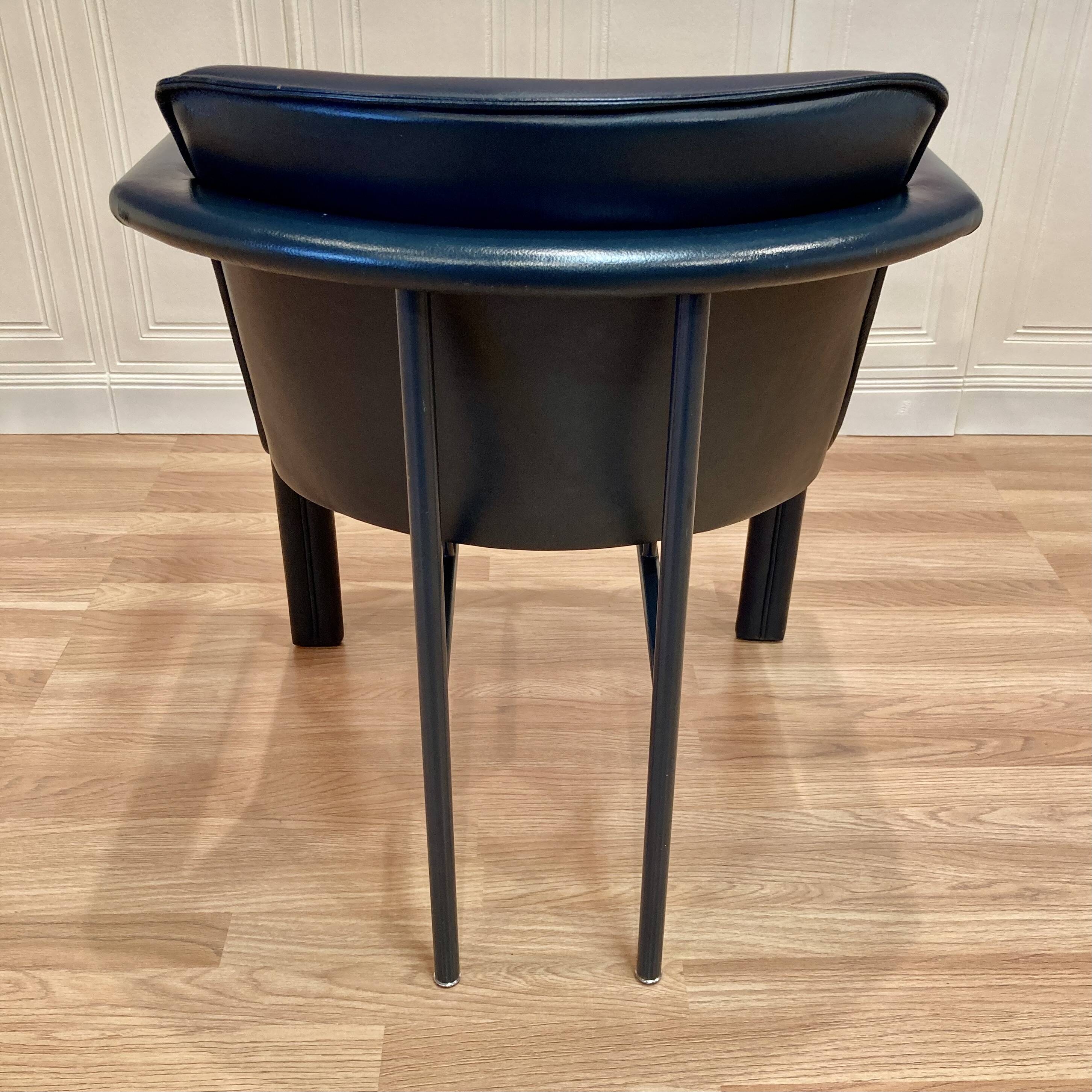 3 fauteuils en cuir et métal