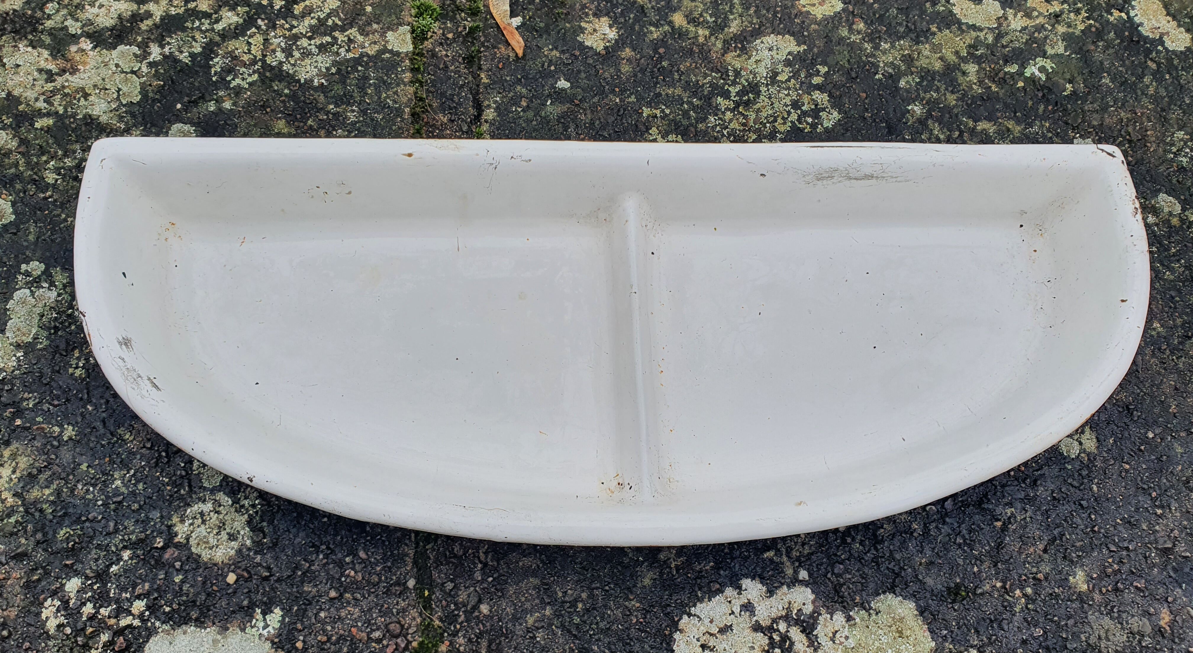 Enamelled cast iron umbrella rod holder