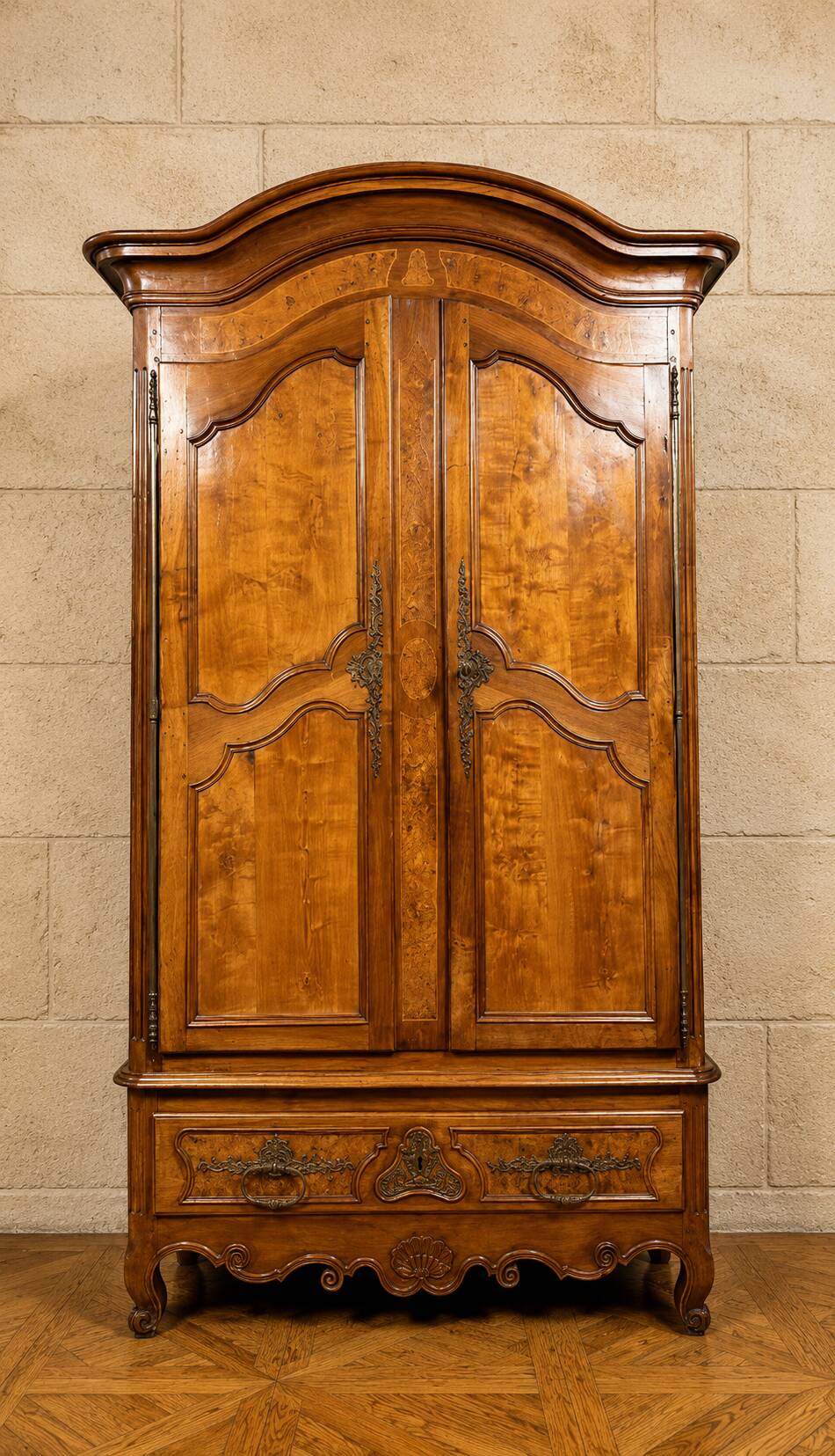 Important wedding armoire from the Louis XV period in marquetry and burl.