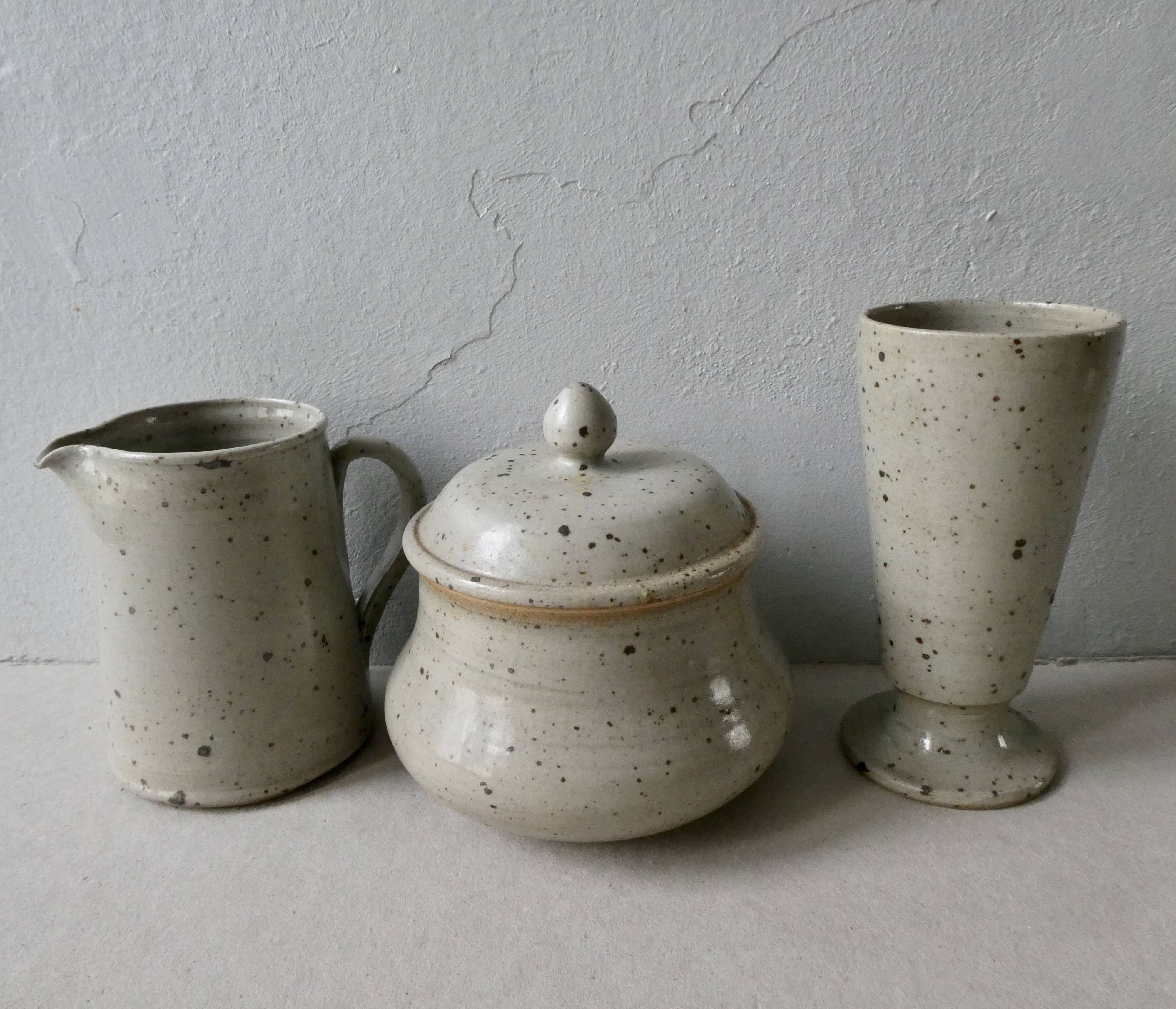 Set of 4 cups, 1 mazagran, 1 milk pot and 1 sugar bowl in pyrity sandstone, signed