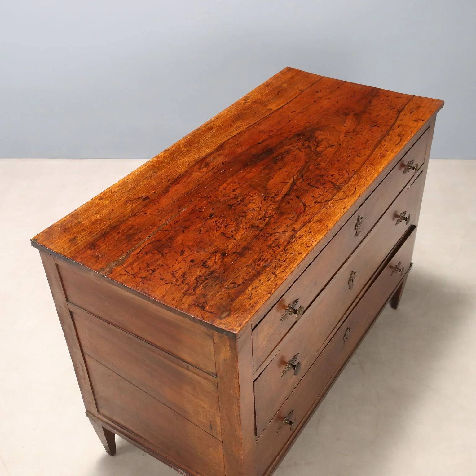 Commode Directoire ancienne en noyer 3 tiroirs XIXe siècle