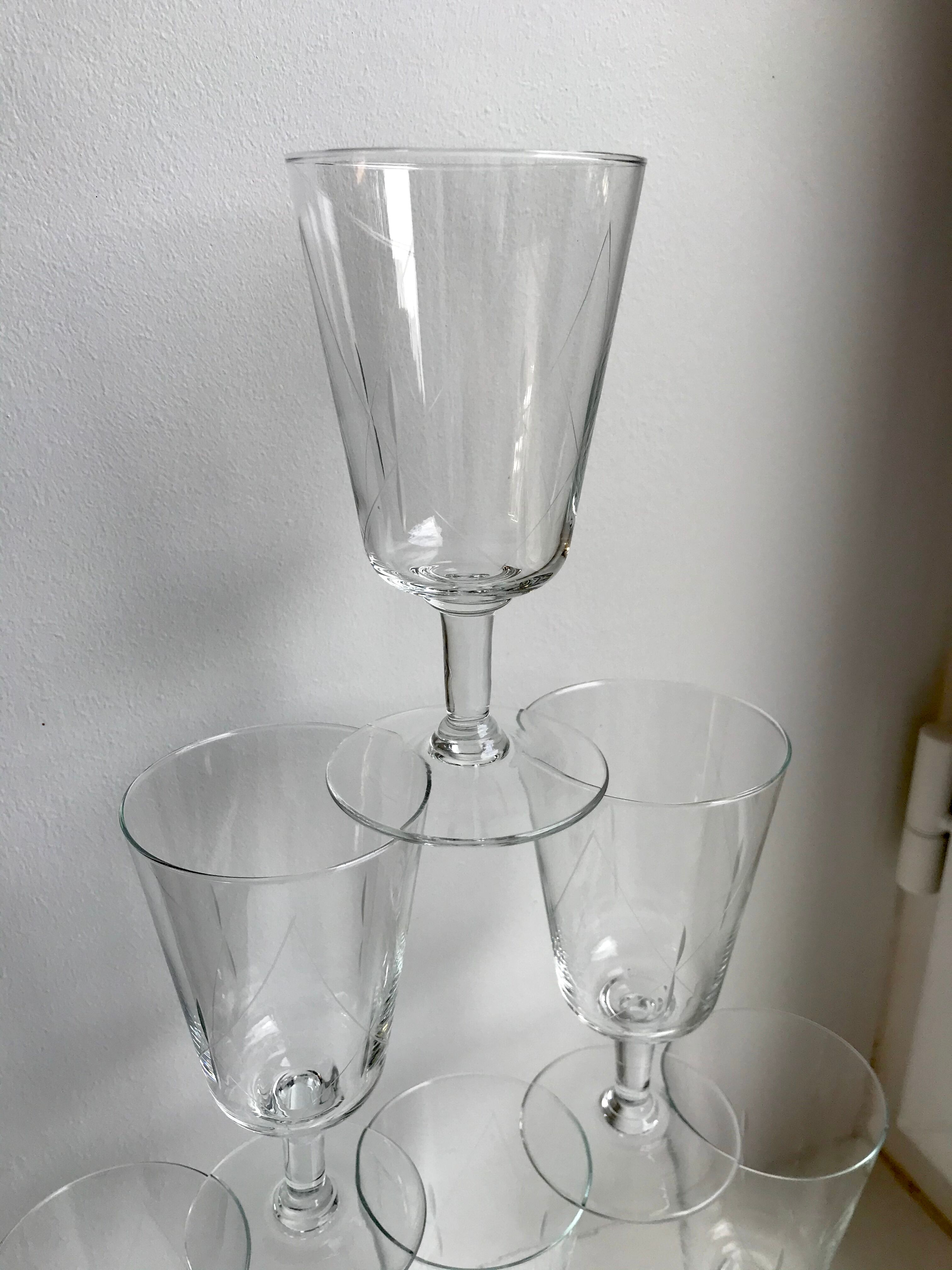 Set of 6 crystal wine glasses engraved 60s