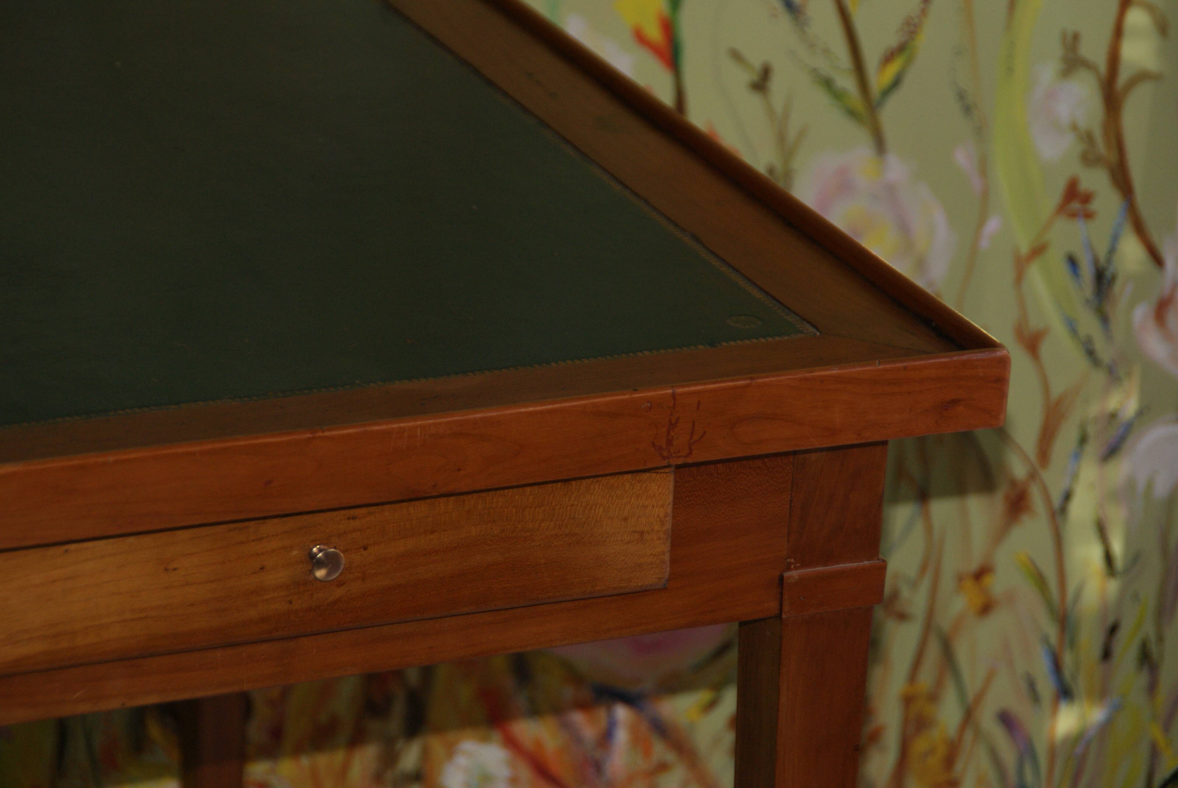 Small writing table Louis XVI