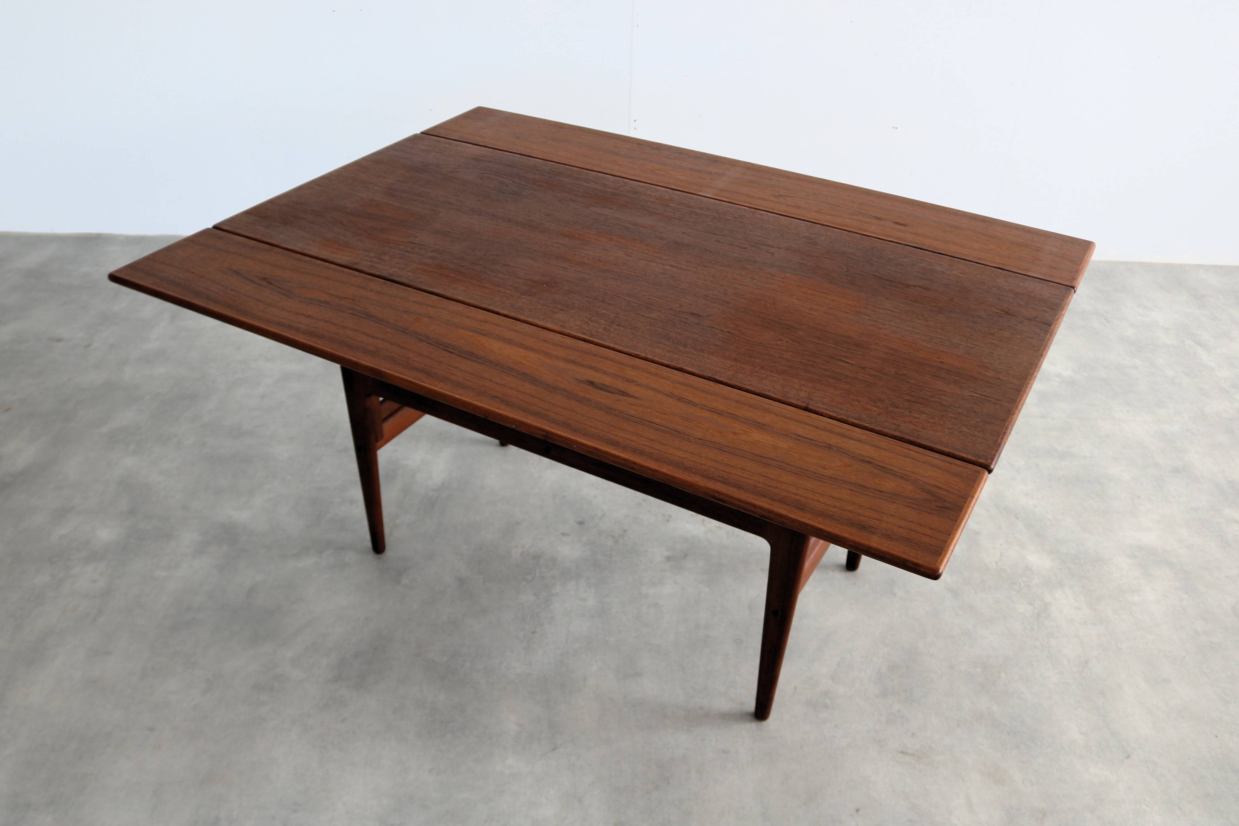 vintage coffee table | dining table | 1960s | Kai Kristiansen | Elevator
