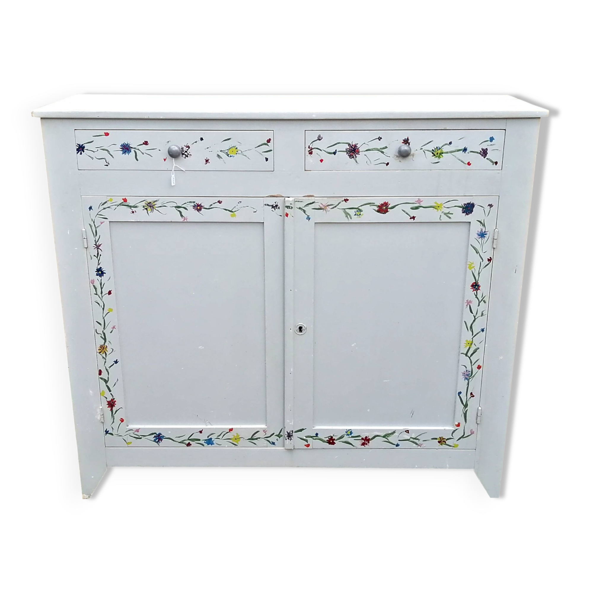 Parisian buffet decorated with flowers