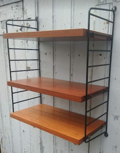 Vintage wall shelf in Ttak veneer and black metal, Nisse Strinning, 60s (2)