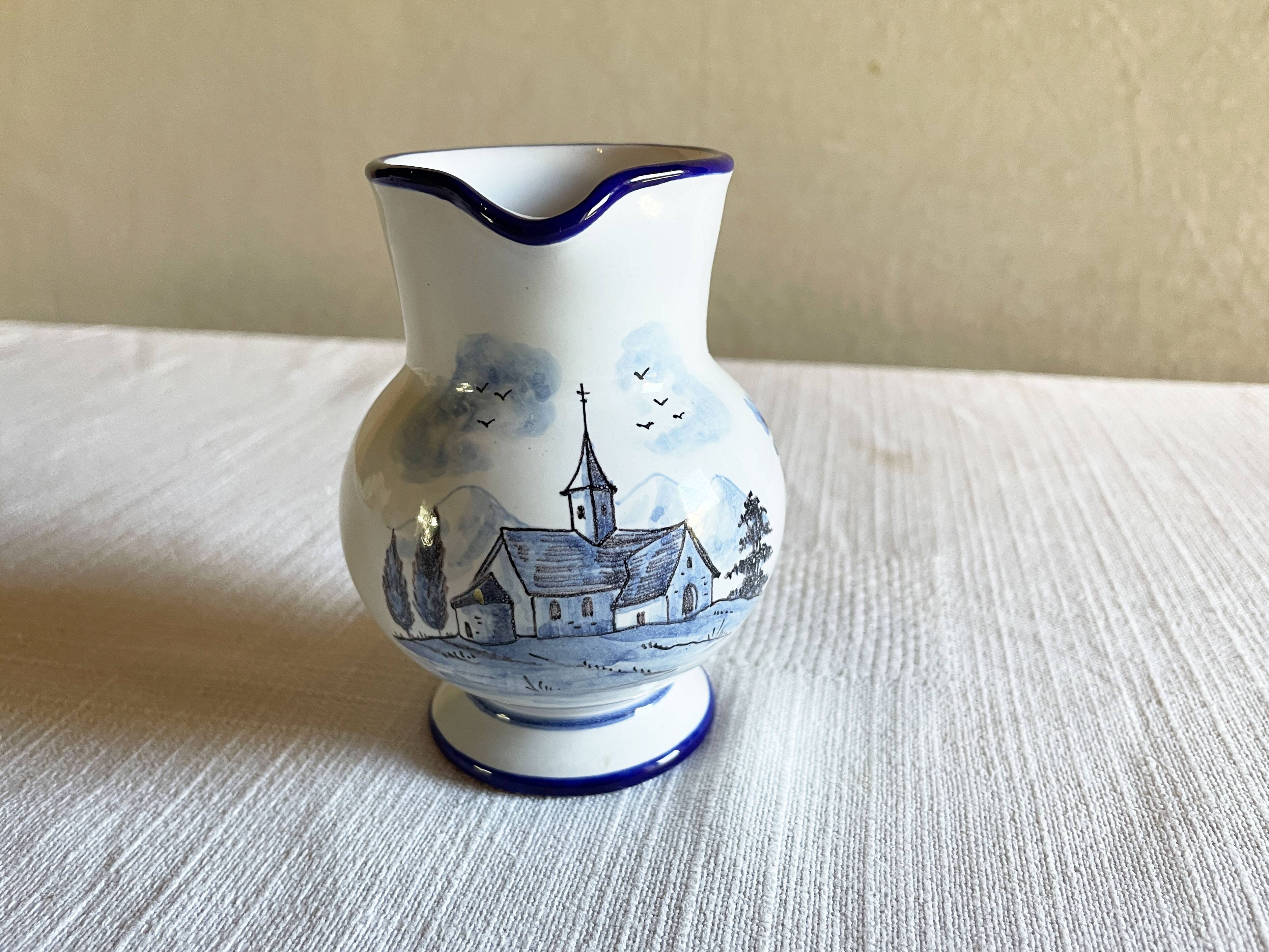 Petit pot / pichet / vase en faïence de Nevers – A. Montagnon