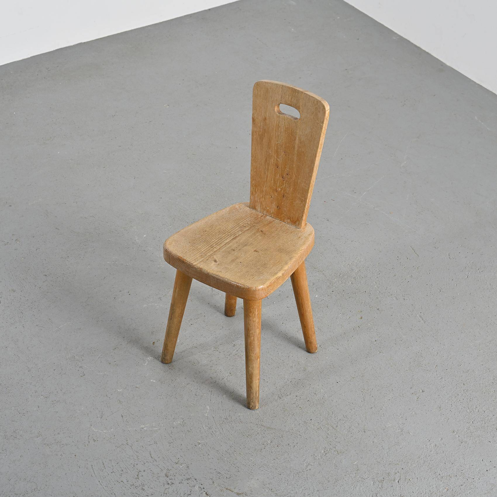 Chaise en Pin massif par Christian Durupt, Meribel 1960