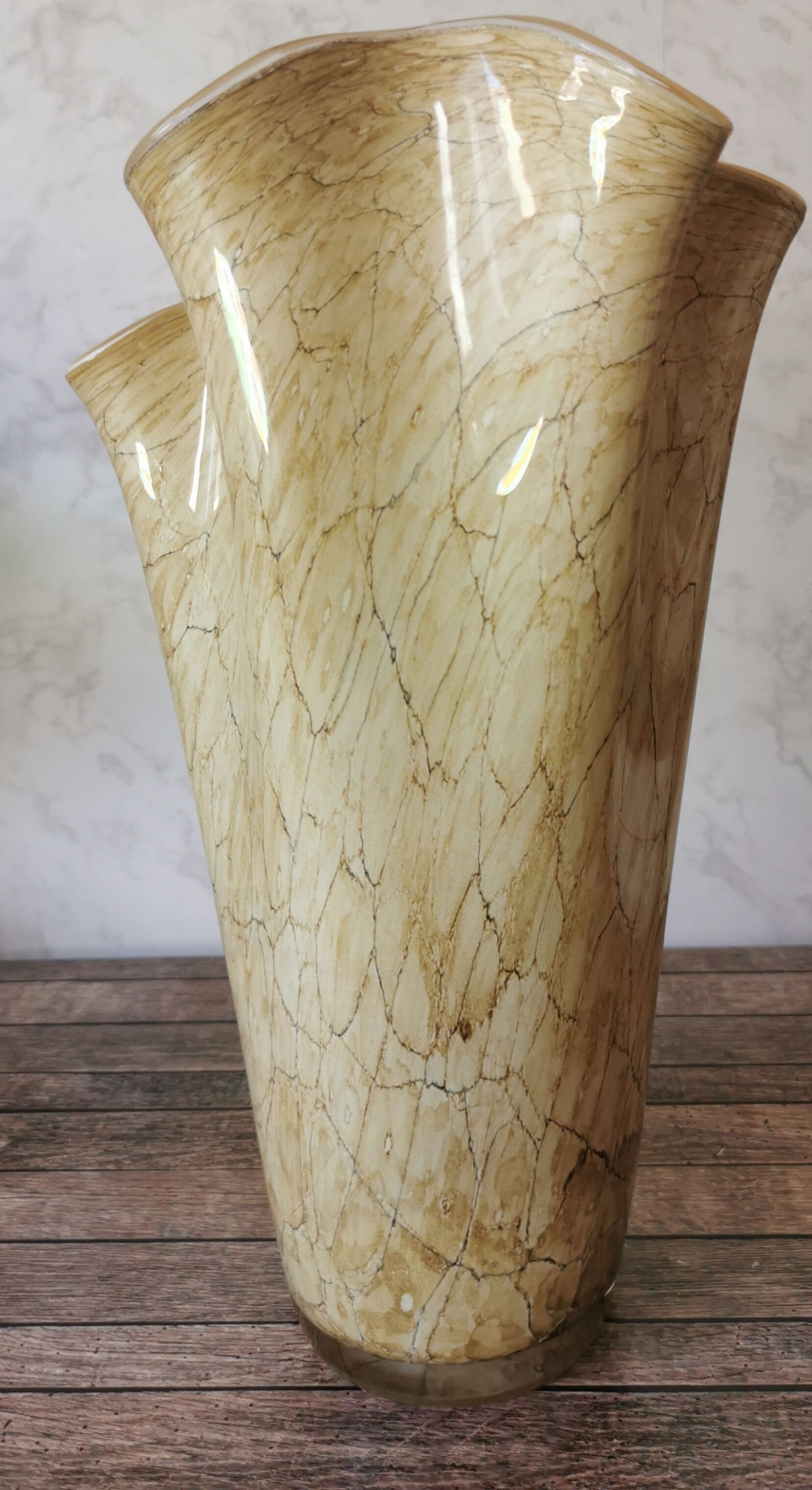 Corolle glass vase