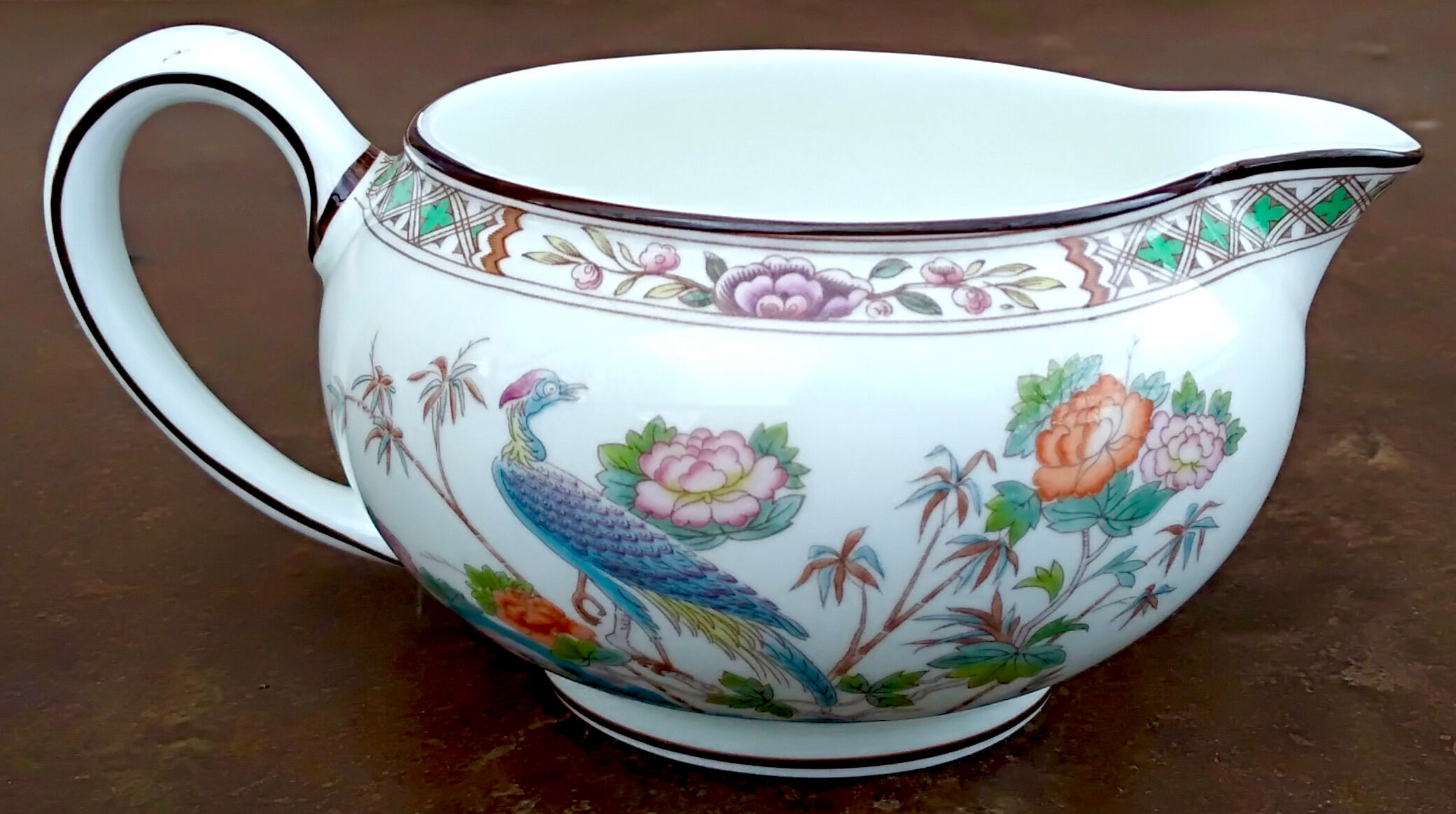 Sausage Wedgwood bone china made in England décor Kutani Crane