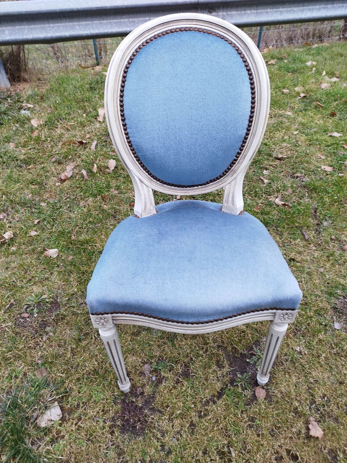 Chair Medallion velvet blue patina white Louis XVI