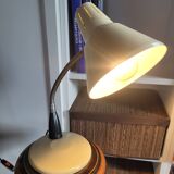 Articulated desk lamp