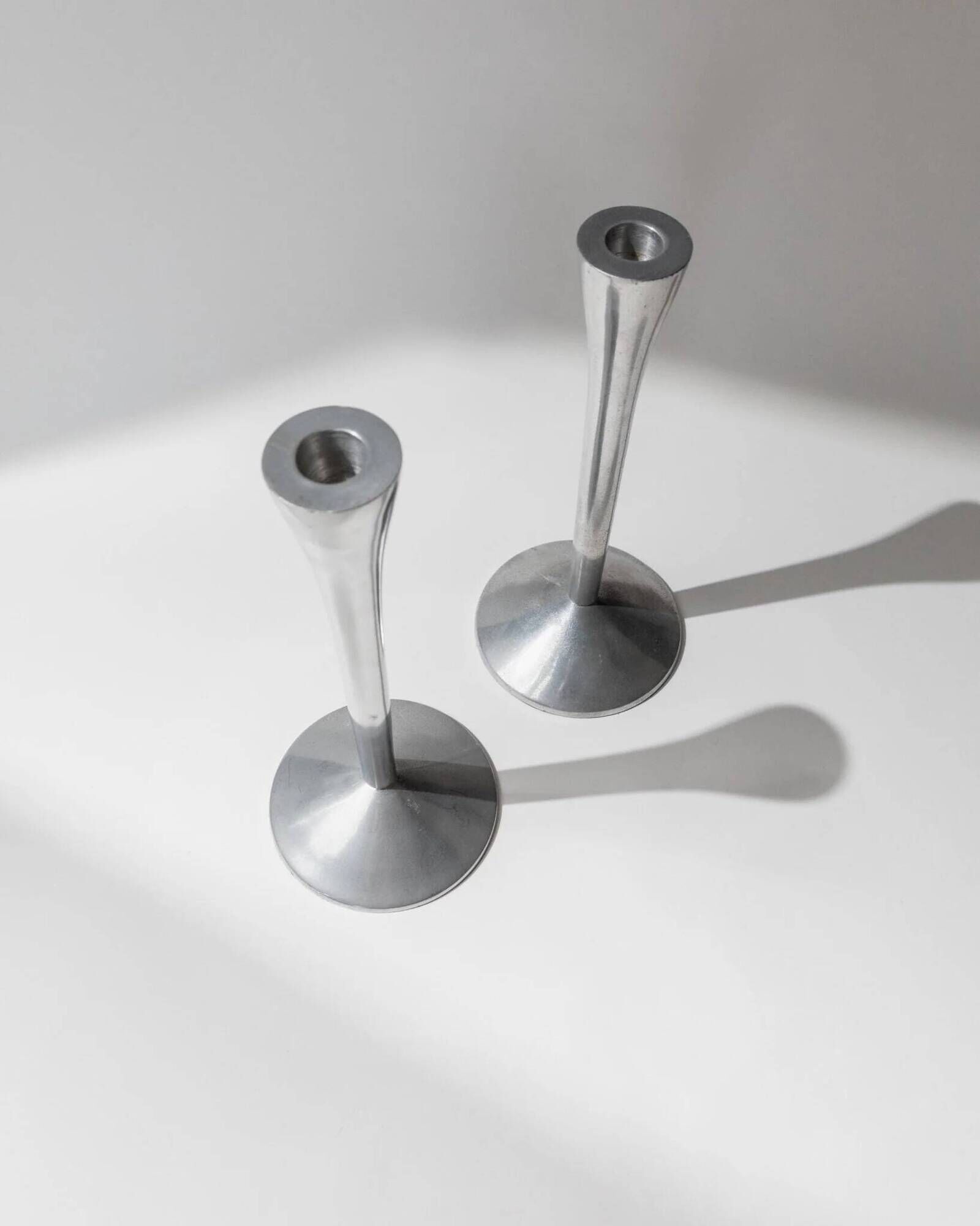 Set of 2 vintage candle holders - stainless steel, Space Age design - Italy 1970s