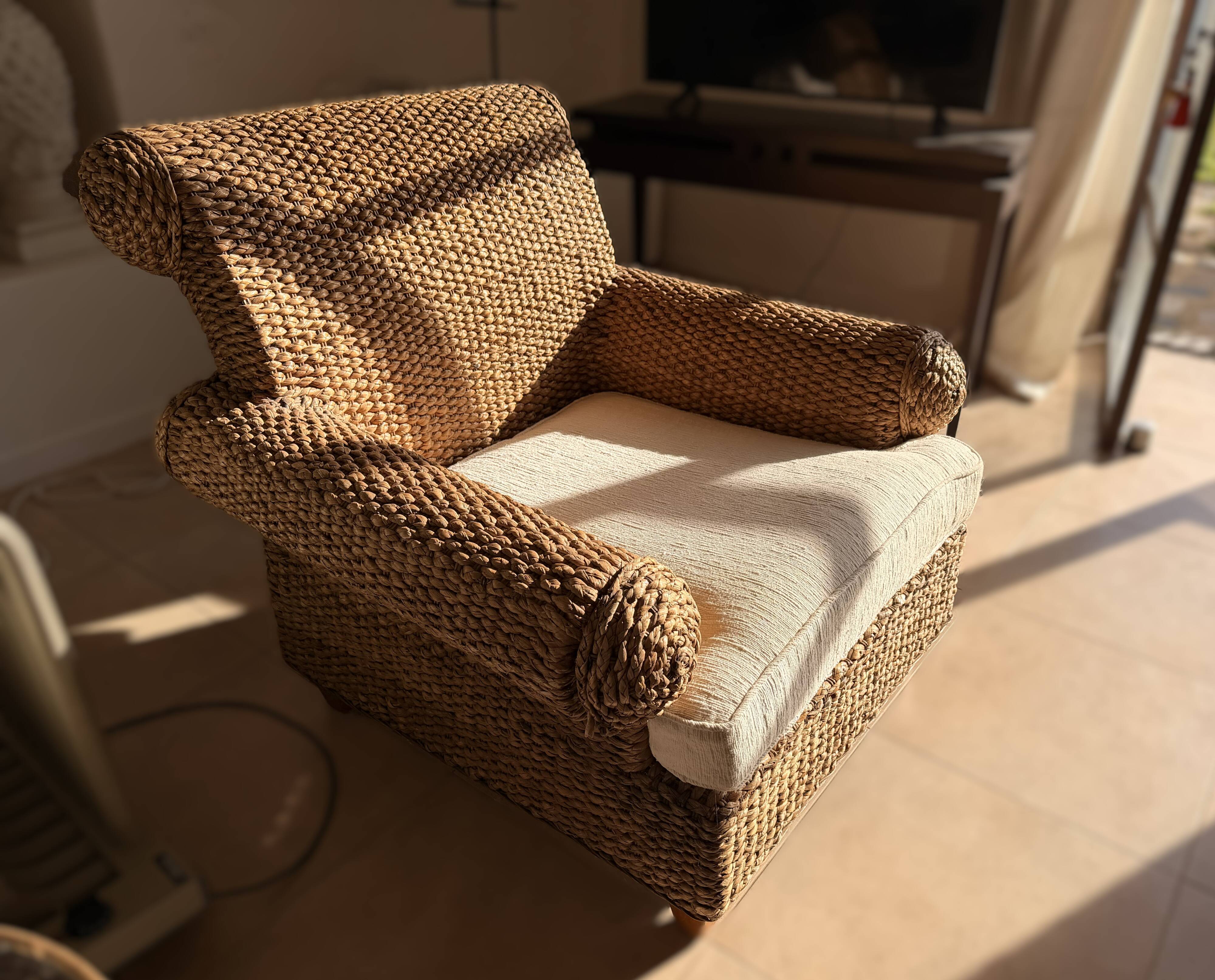 Fauteuil d’exception en jacinthe d’eau – coloris antique – pièce rare