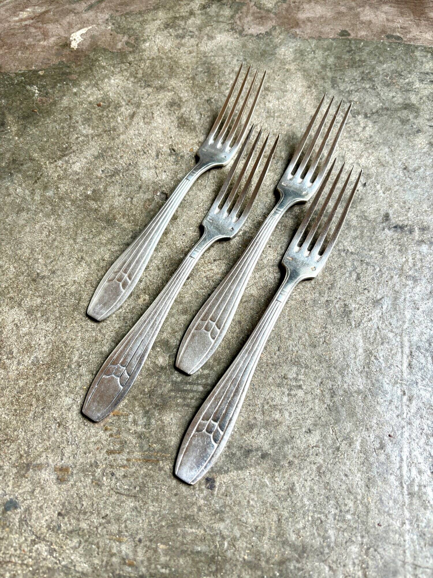 4 silver-plated forks