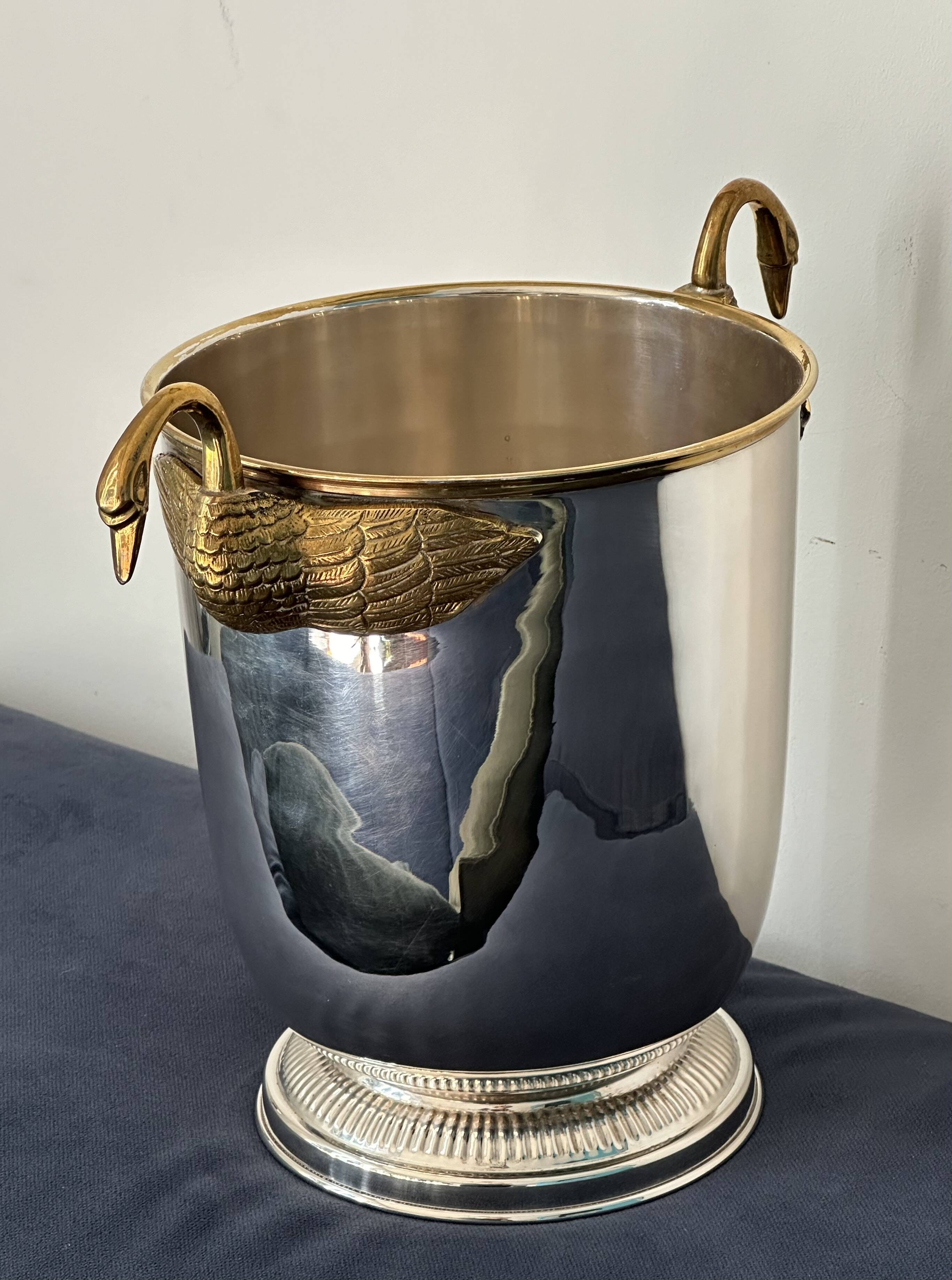 Champagne bucket with swans, in silver and gold metal, attributed to Christofle, 1940/1950