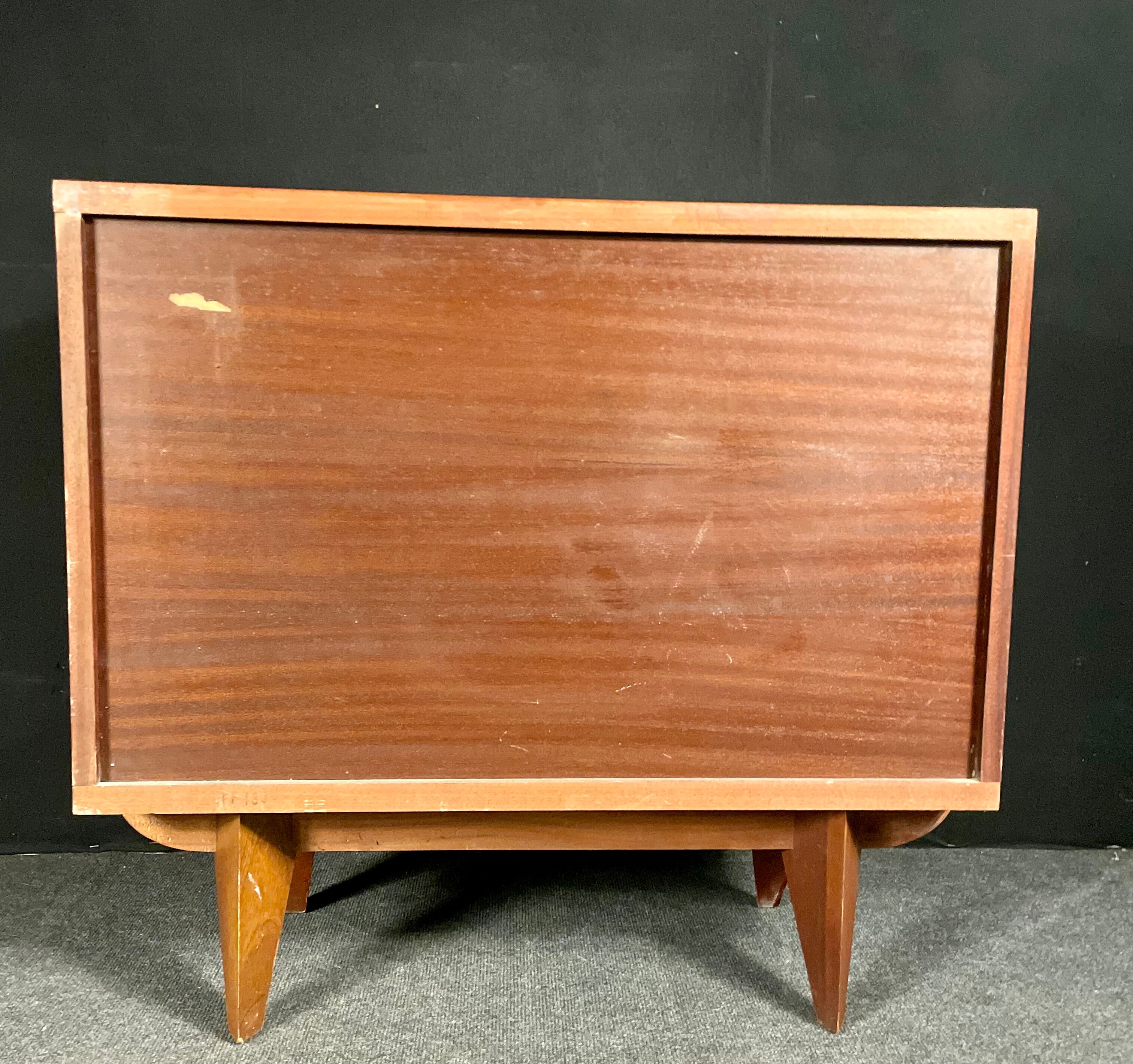 Mahogany chest of drawers