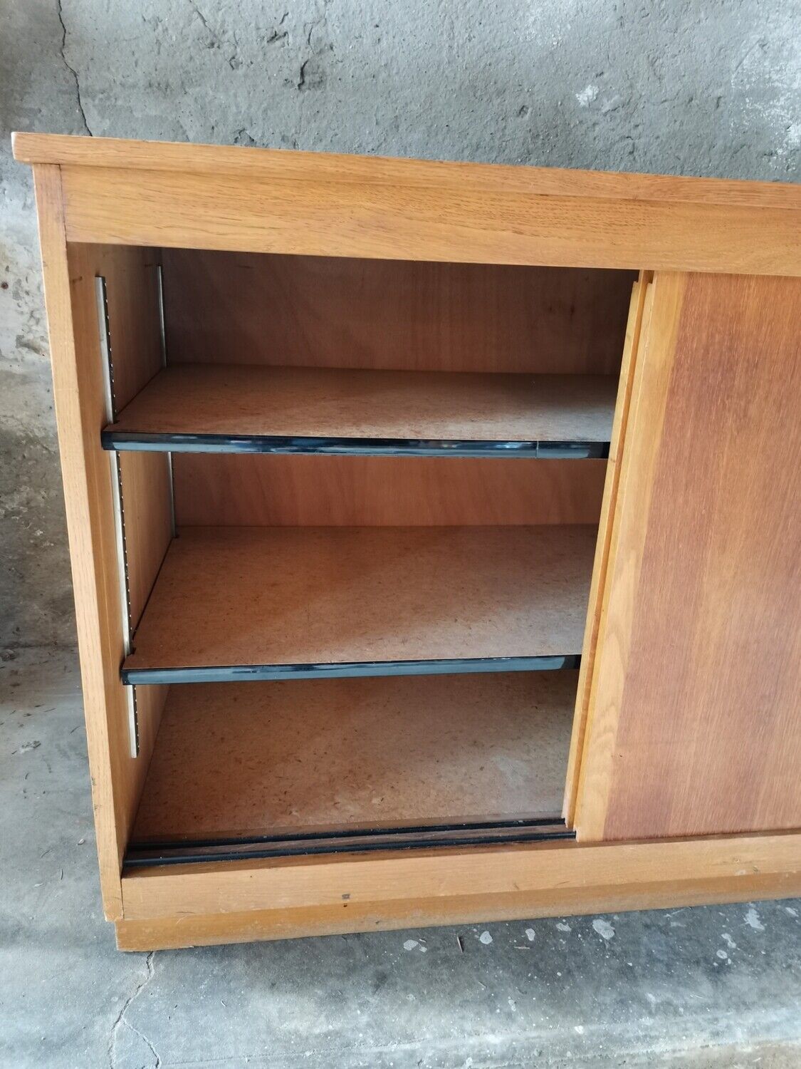 Vintage buffet 2 sliding doors