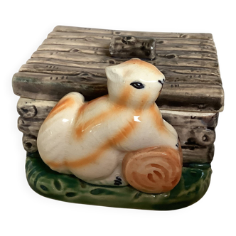 Zoomorphic squirrel box empty pocket