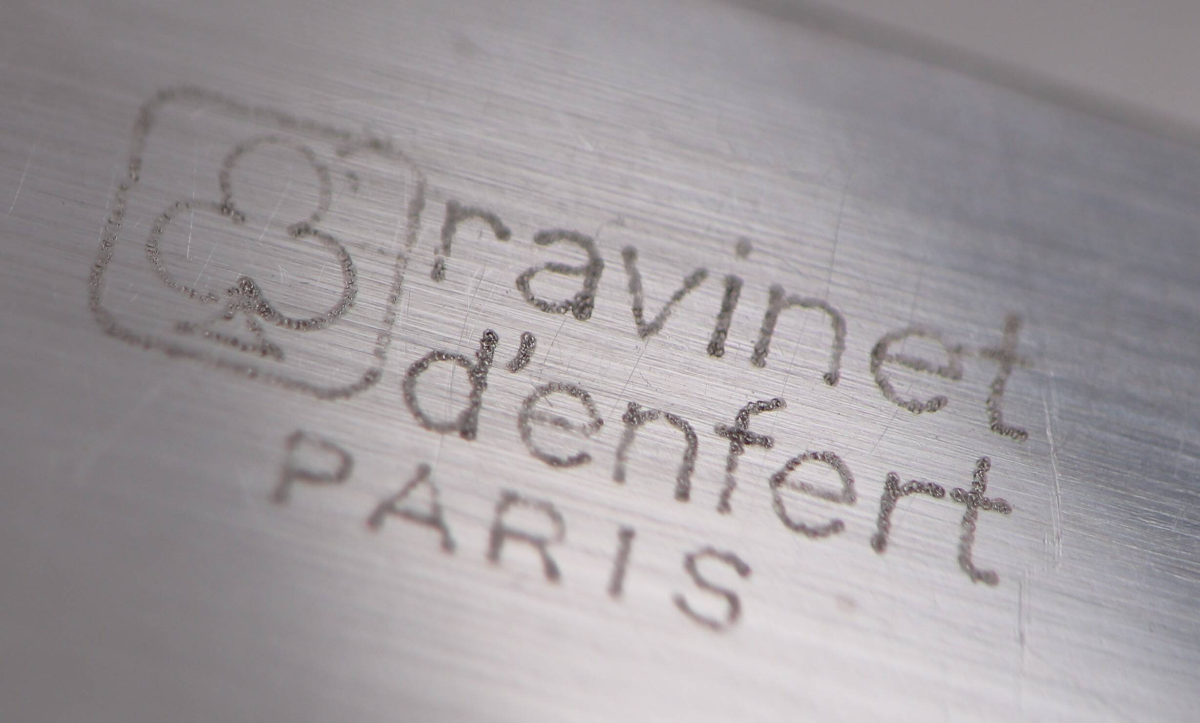 Ravinet d'Enfert, Ercuis Brantome set of 20 knives, 10 dinner knives + 10 dessert knives.