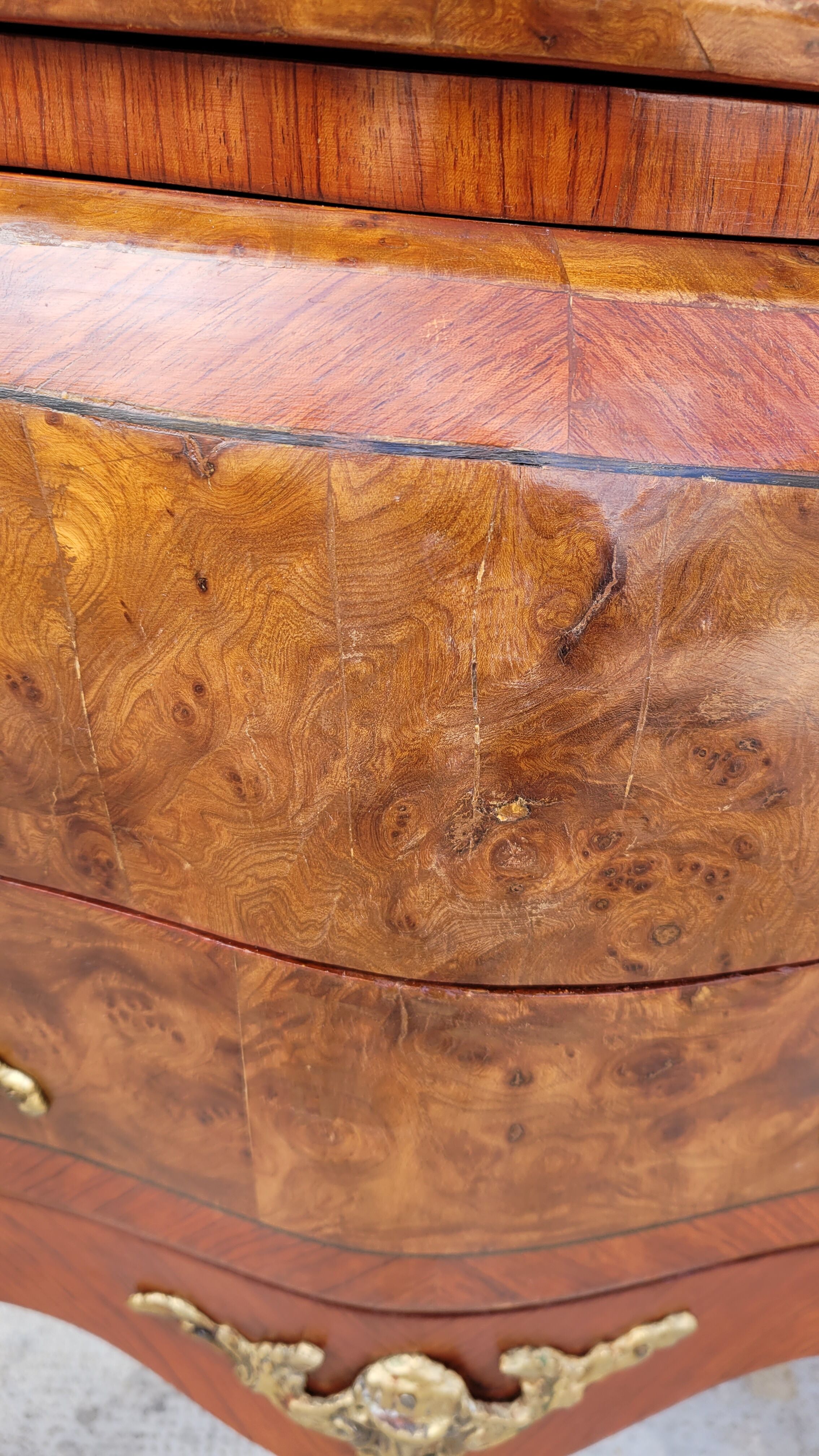 Louis XV style curved chest of drawers in marquetry