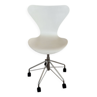 Vintage Desk Chair 3117 by Arne Jacobsen for Fritz Hansen in White
