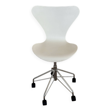 Vintage Desk Chair 3117 by Arne Jacobsen for Fritz Hansen in White