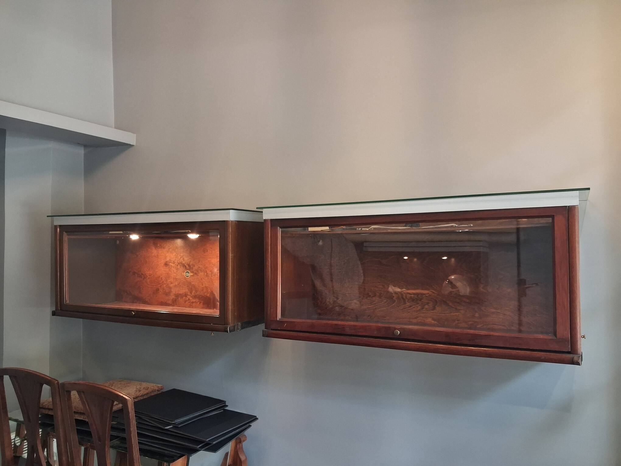 vitrine - coffre en bois et verre