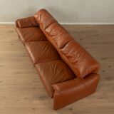 "675 maralunga" sofa by vico magistretti for cassina
