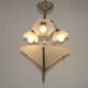 Chandelier en argent Art Déco français à 3 lumières avec abat-jours coniques et hexagonaux opaques