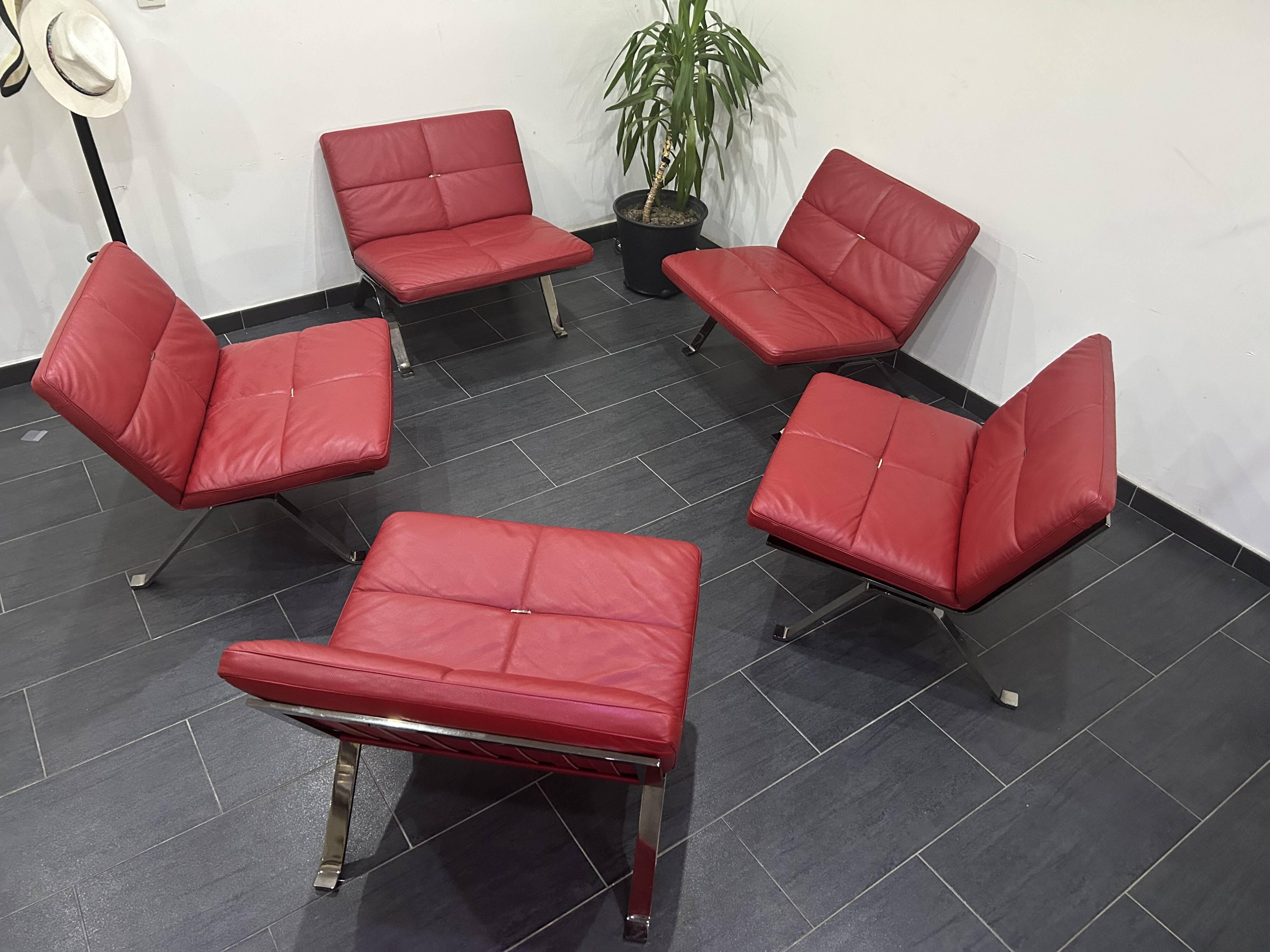 Ensemble de 5 Chauffeuses Modulables Poltrona Frau en Cuir Rouge