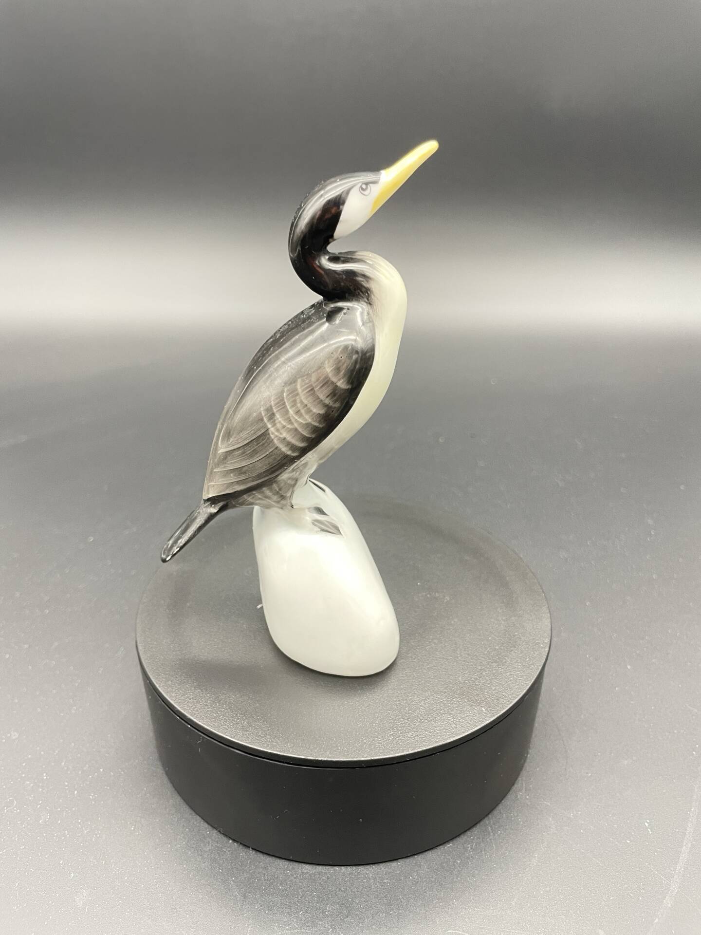 Porcelain bird Hollóháza – Vintage Hungarian sculpture from the 1960s