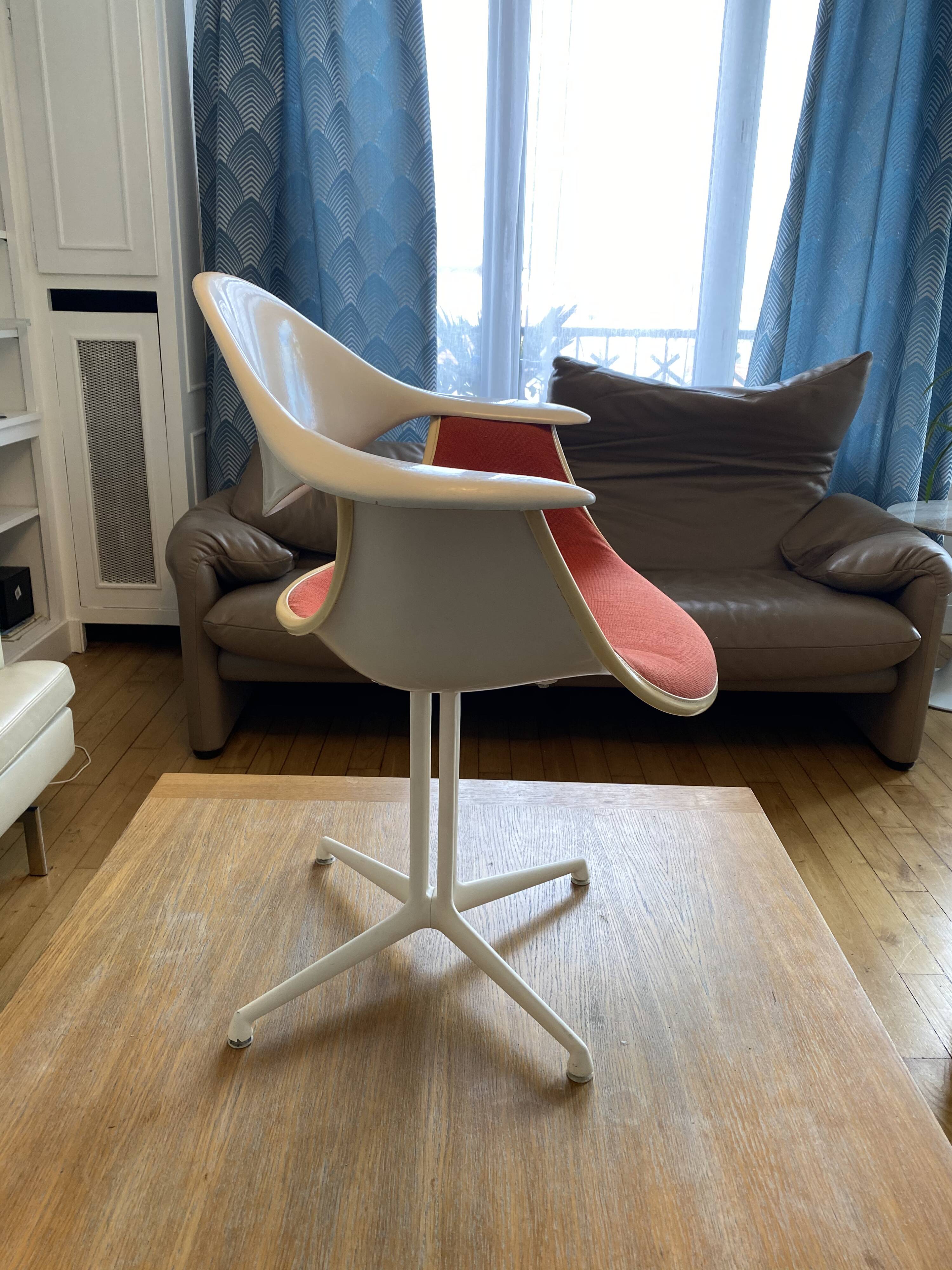 DAF Georges Nelson chair for Herman Miller. Foot la Fonda.