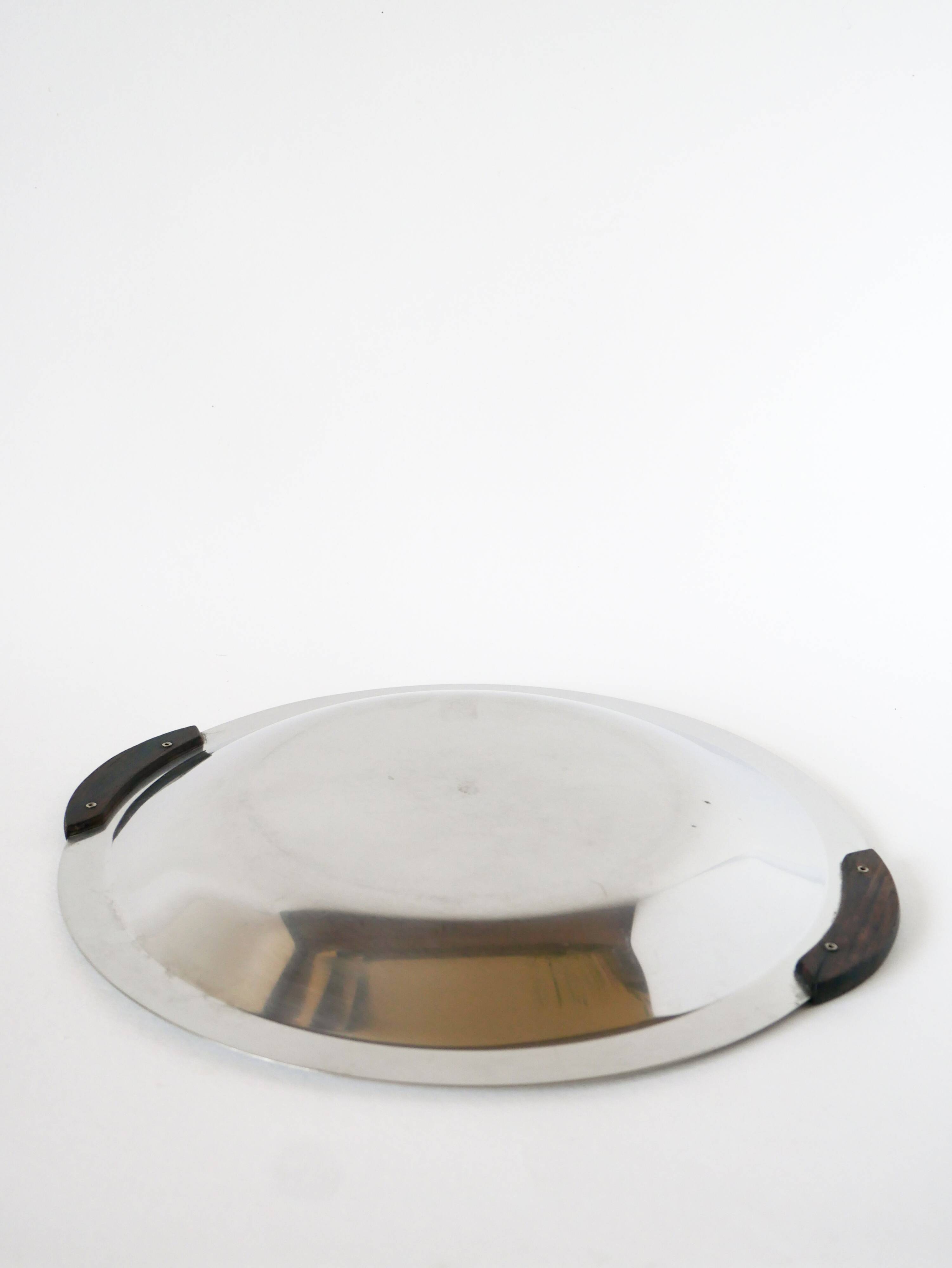Round stainless steel dish with wooden handles, Design, 1970 - 32 cm