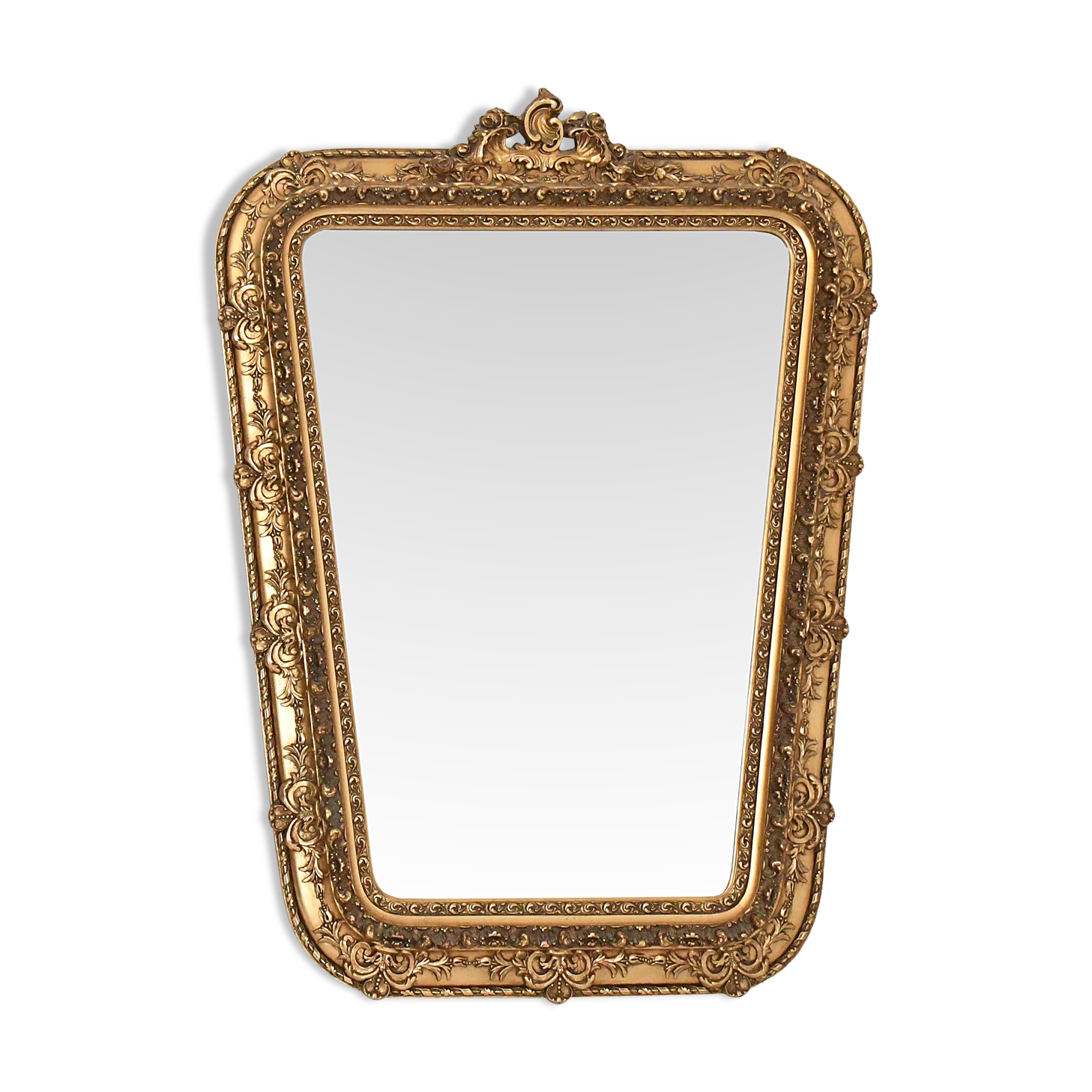 Wooden mirror and gilded stucco decorated with rockery style rinceaux and shells