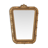 Miroir en bois et stuc doré à décor de rinceaux et coquilles de style Rocaille  74x54cm