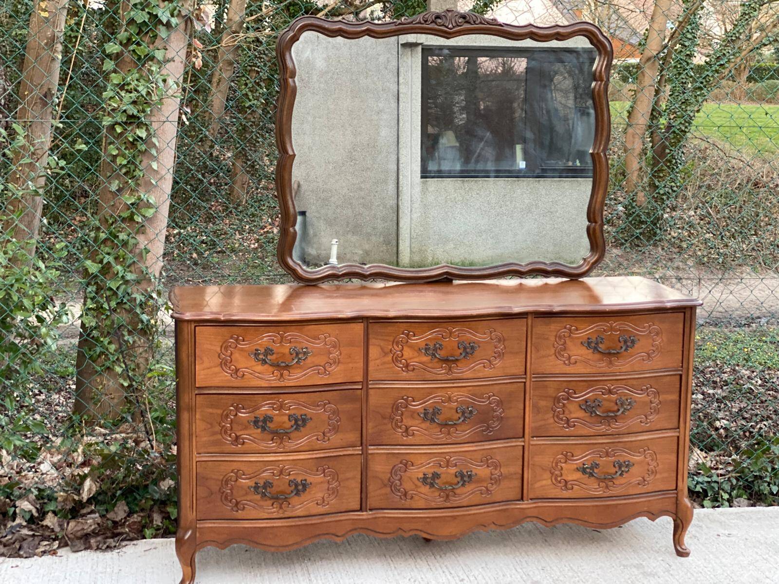 Commode américaine 9 tiroirs Bassett Furniture style Louis XV en bois massif, 1940
