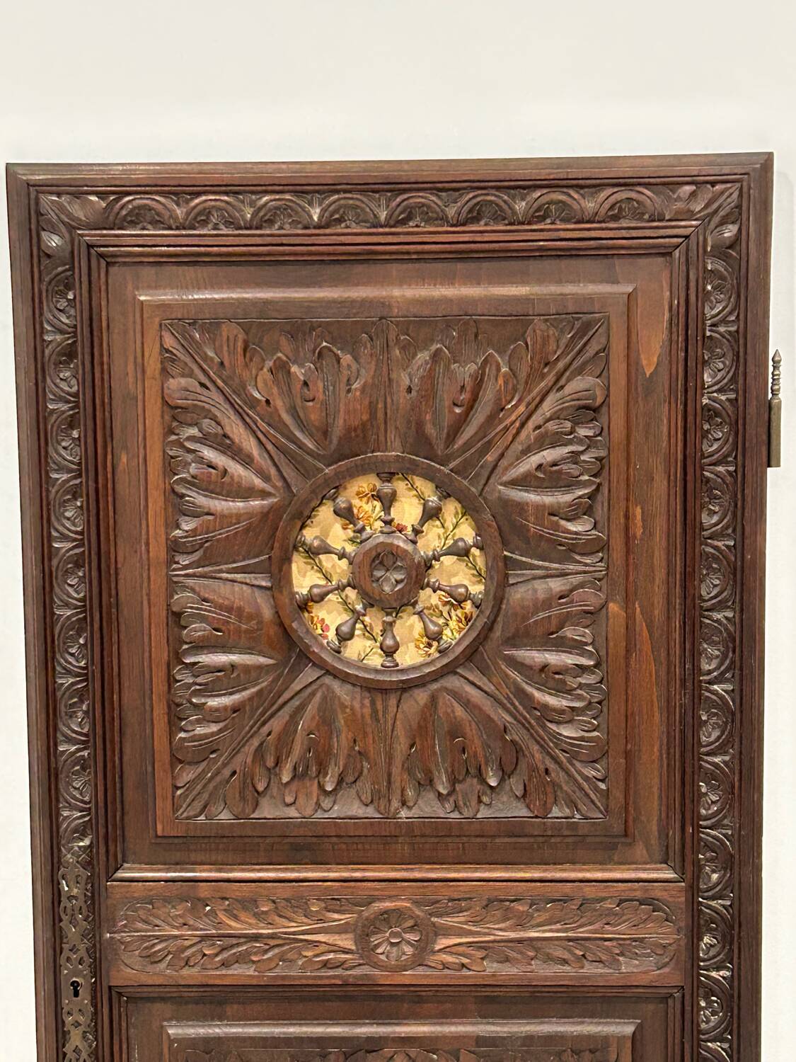 Carved and openwork wardrobe door