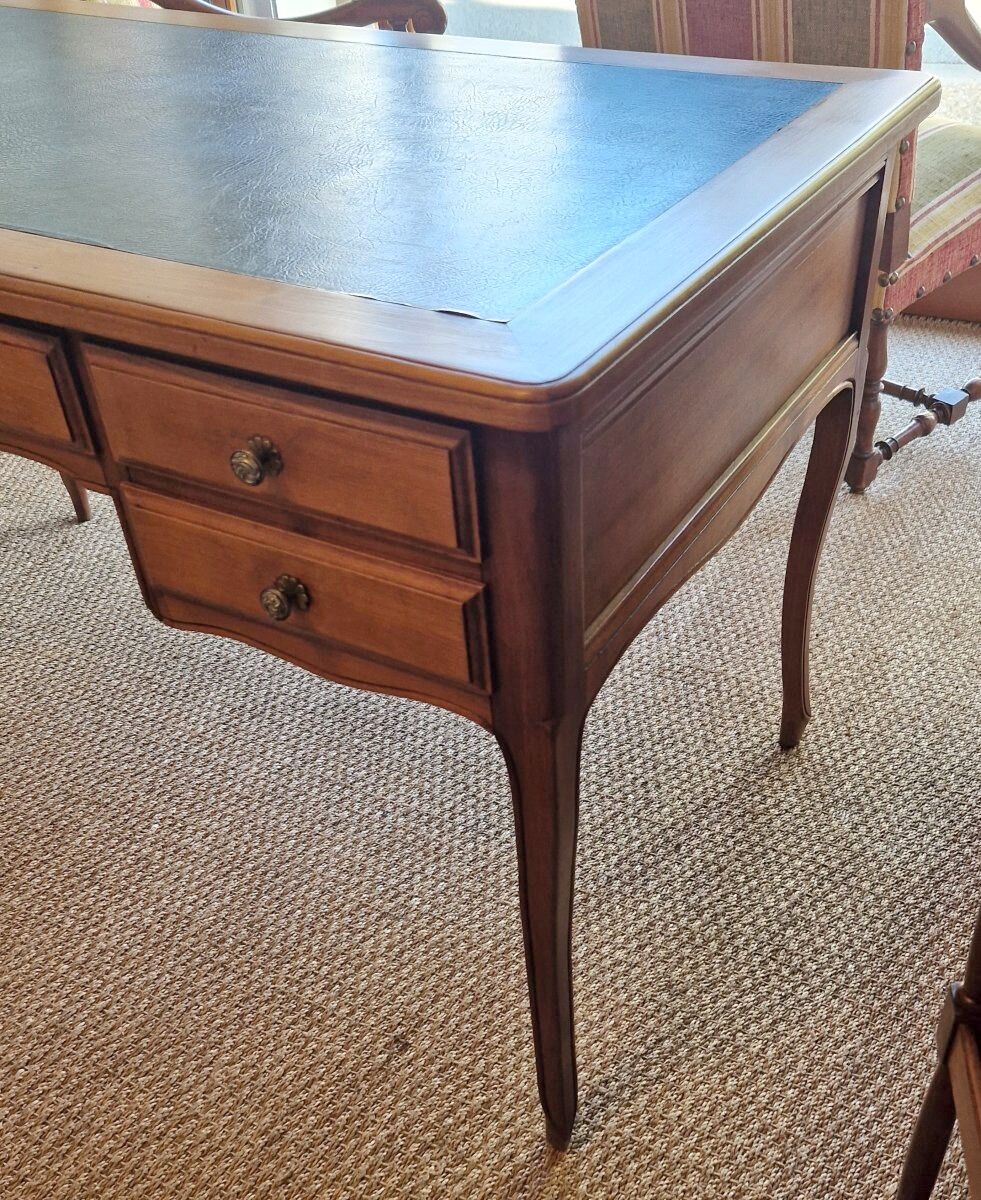 Cherry wood desk in Louis XV style
