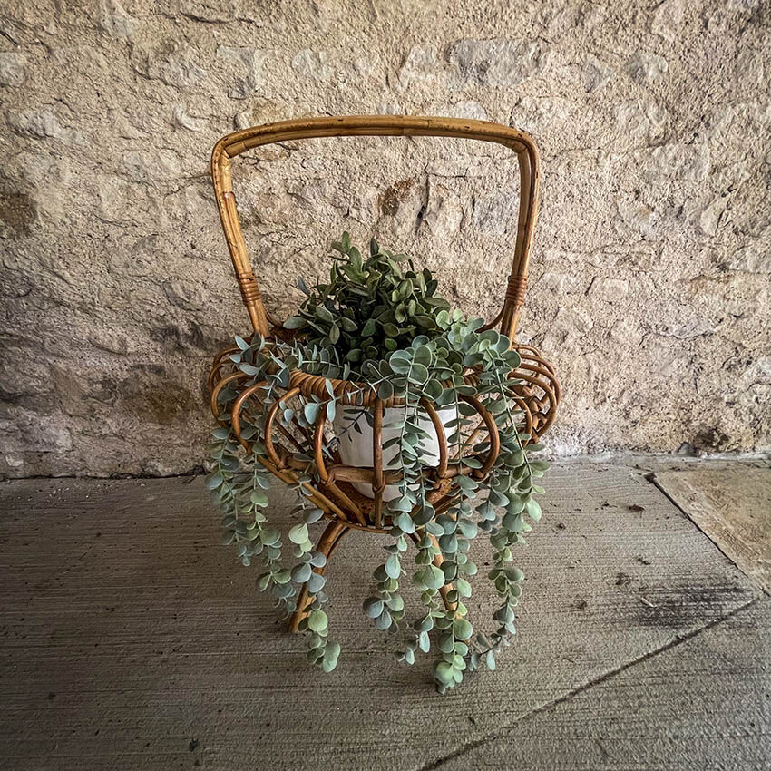 Worker or plant holder