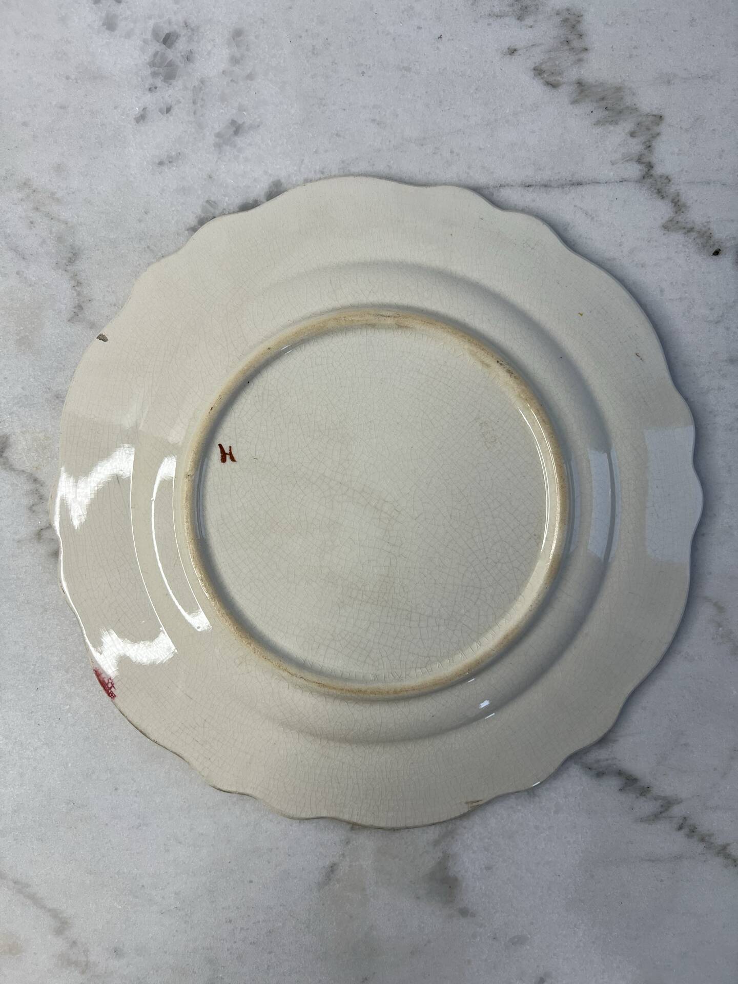 Hand-painted earthenware plate 26cm