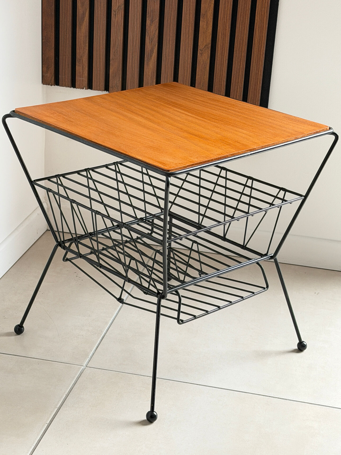 Side table / Vintage 50s-60s magazine rack table
